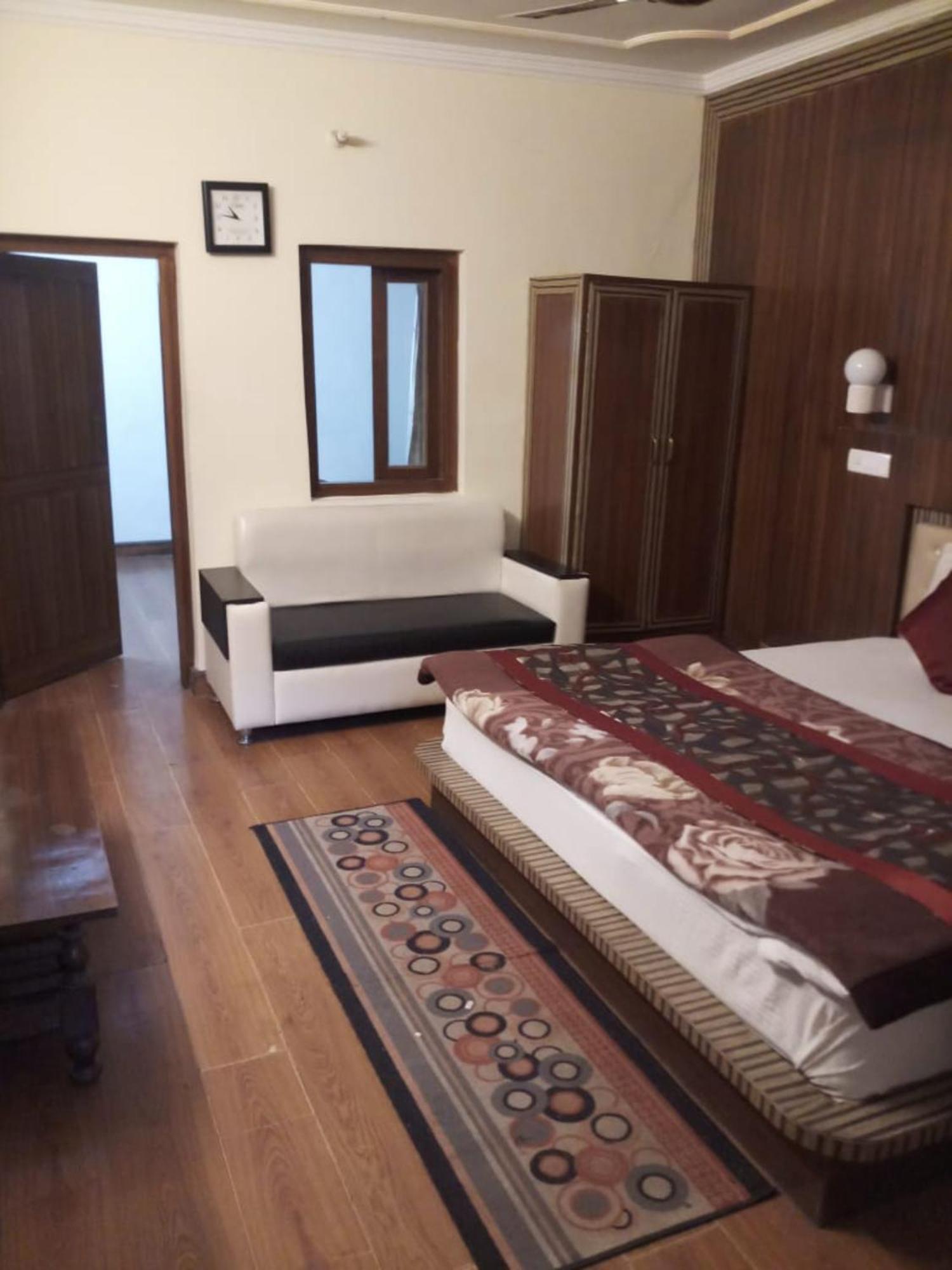 Goroomgo Moon Nainital Near Naini Lake - Parking & Lift Facilities -Hygiene And Spacious Room - Best Seller ภายนอก รูปภาพ