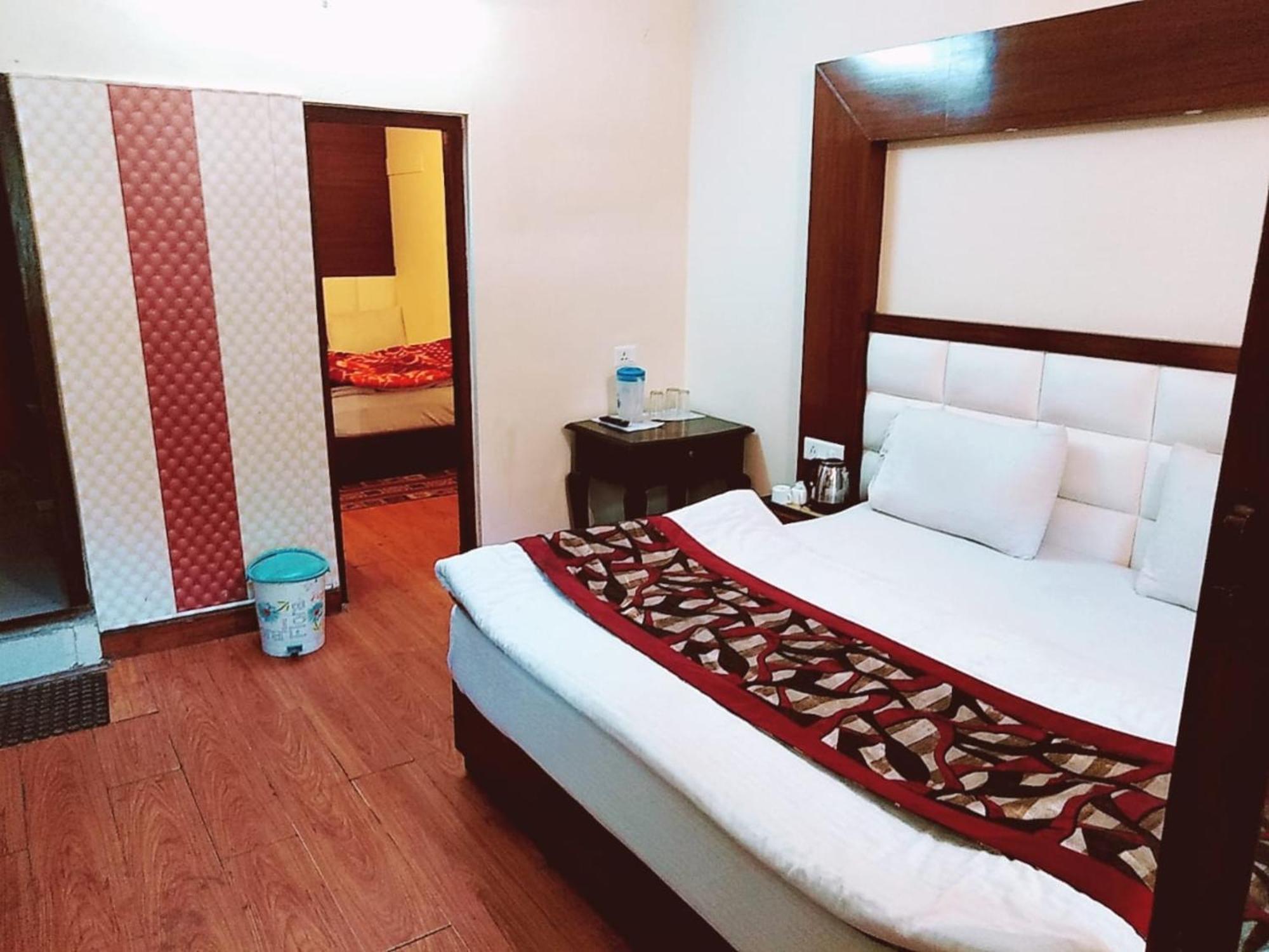 Goroomgo Moon Nainital Near Naini Lake - Parking & Lift Facilities -Hygiene And Spacious Room - Best Seller ภายนอก รูปภาพ