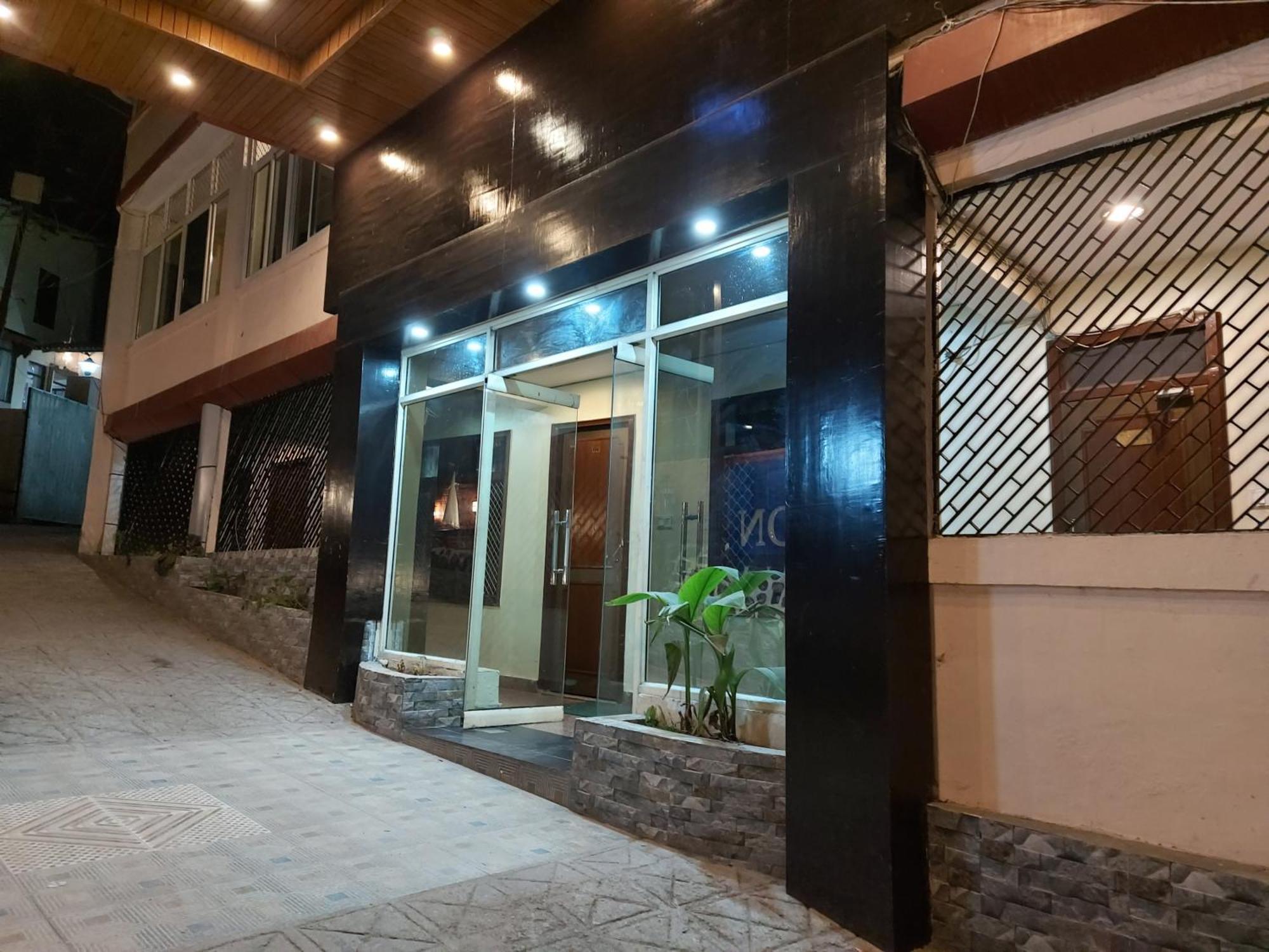Goroomgo Moon Nainital Near Naini Lake - Parking & Lift Facilities -Hygiene And Spacious Room - Best Seller ภายนอก รูปภาพ