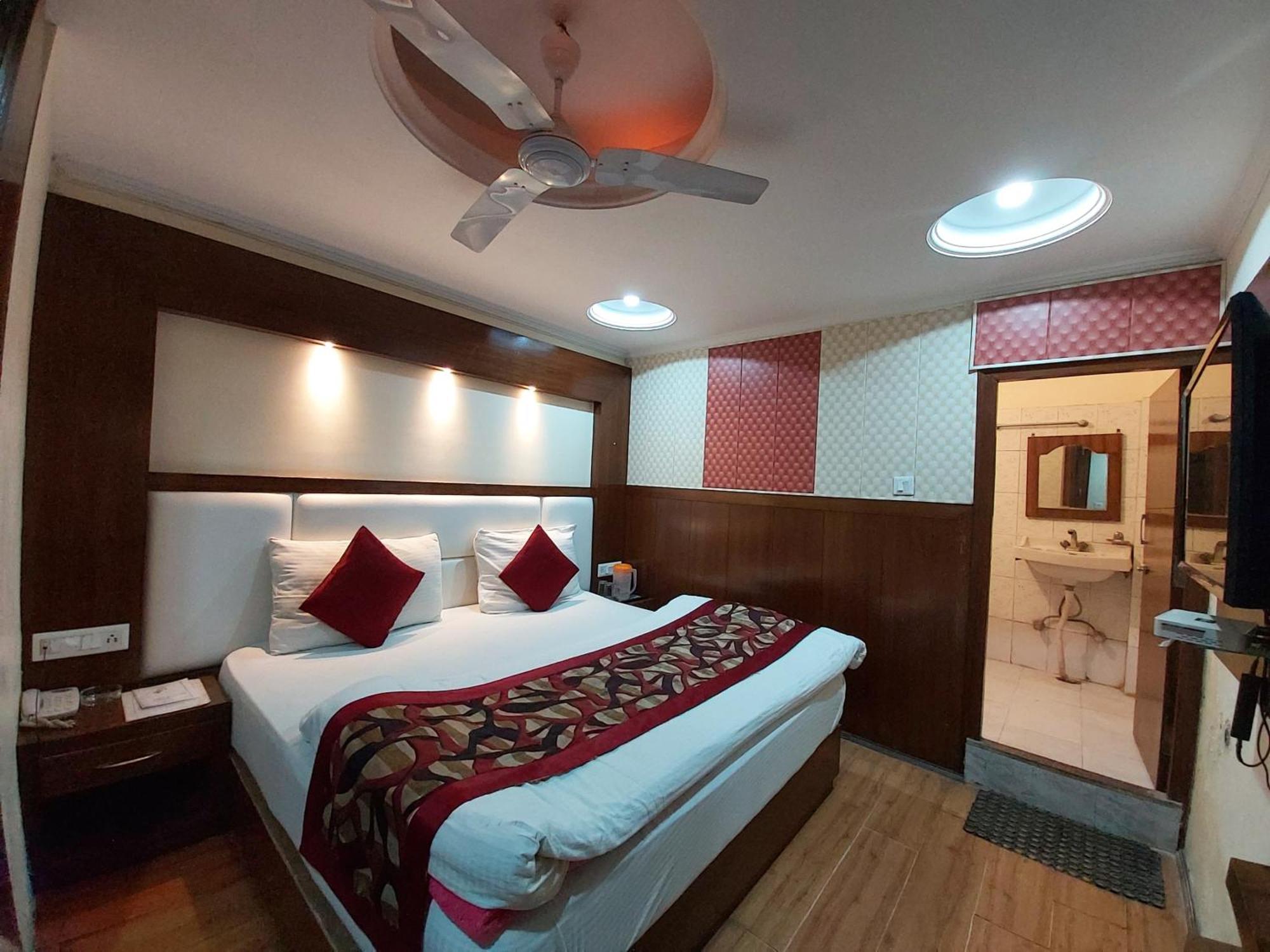 Goroomgo Moon Nainital Near Naini Lake - Parking & Lift Facilities -Hygiene And Spacious Room - Best Seller ภายนอก รูปภาพ