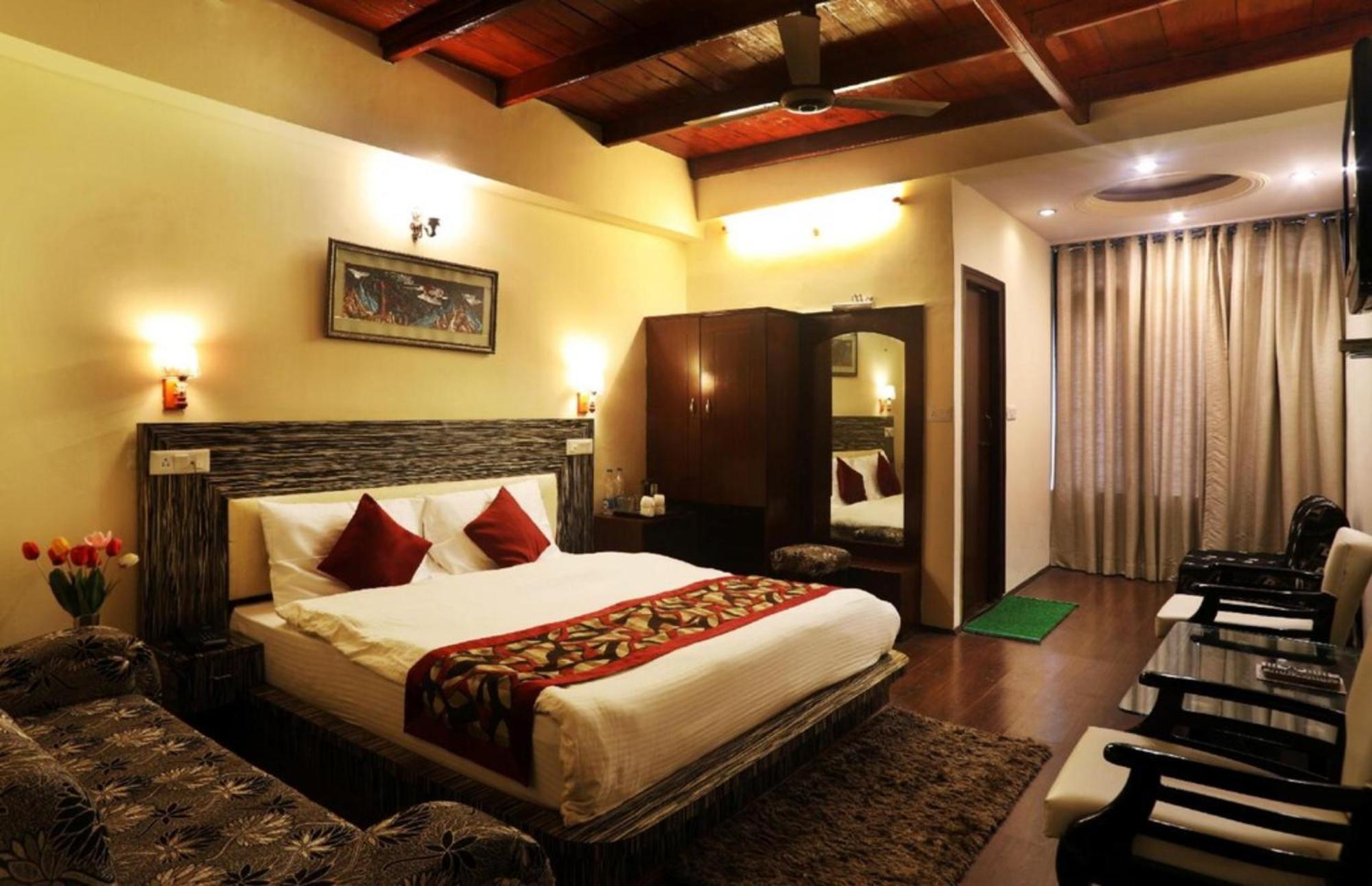 Goroomgo Moon Nainital Near Naini Lake - Parking & Lift Facilities -Hygiene And Spacious Room - Best Seller ภายนอก รูปภาพ
