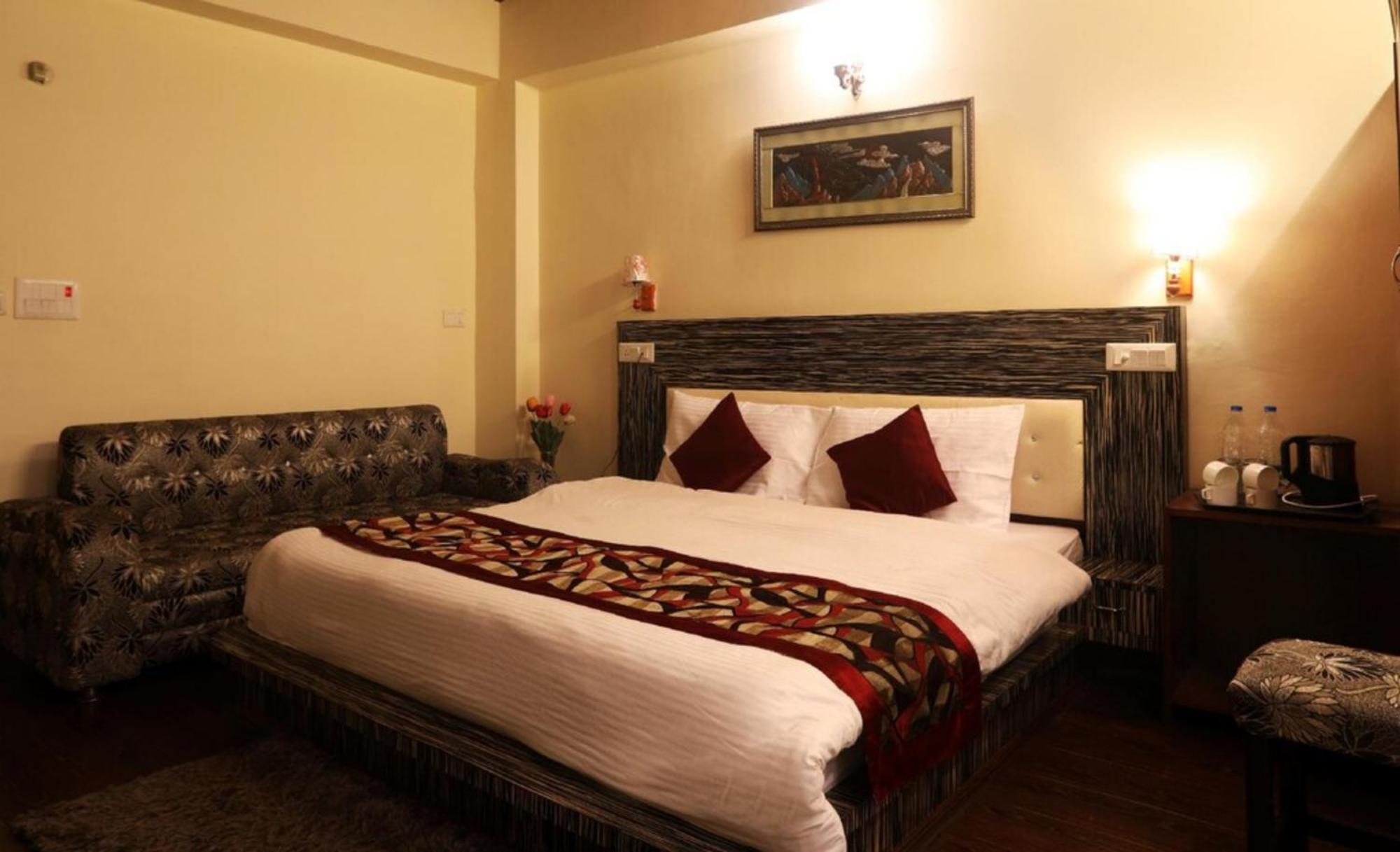 Goroomgo Moon Nainital Near Naini Lake - Parking & Lift Facilities -Hygiene And Spacious Room - Best Seller ภายนอก รูปภาพ