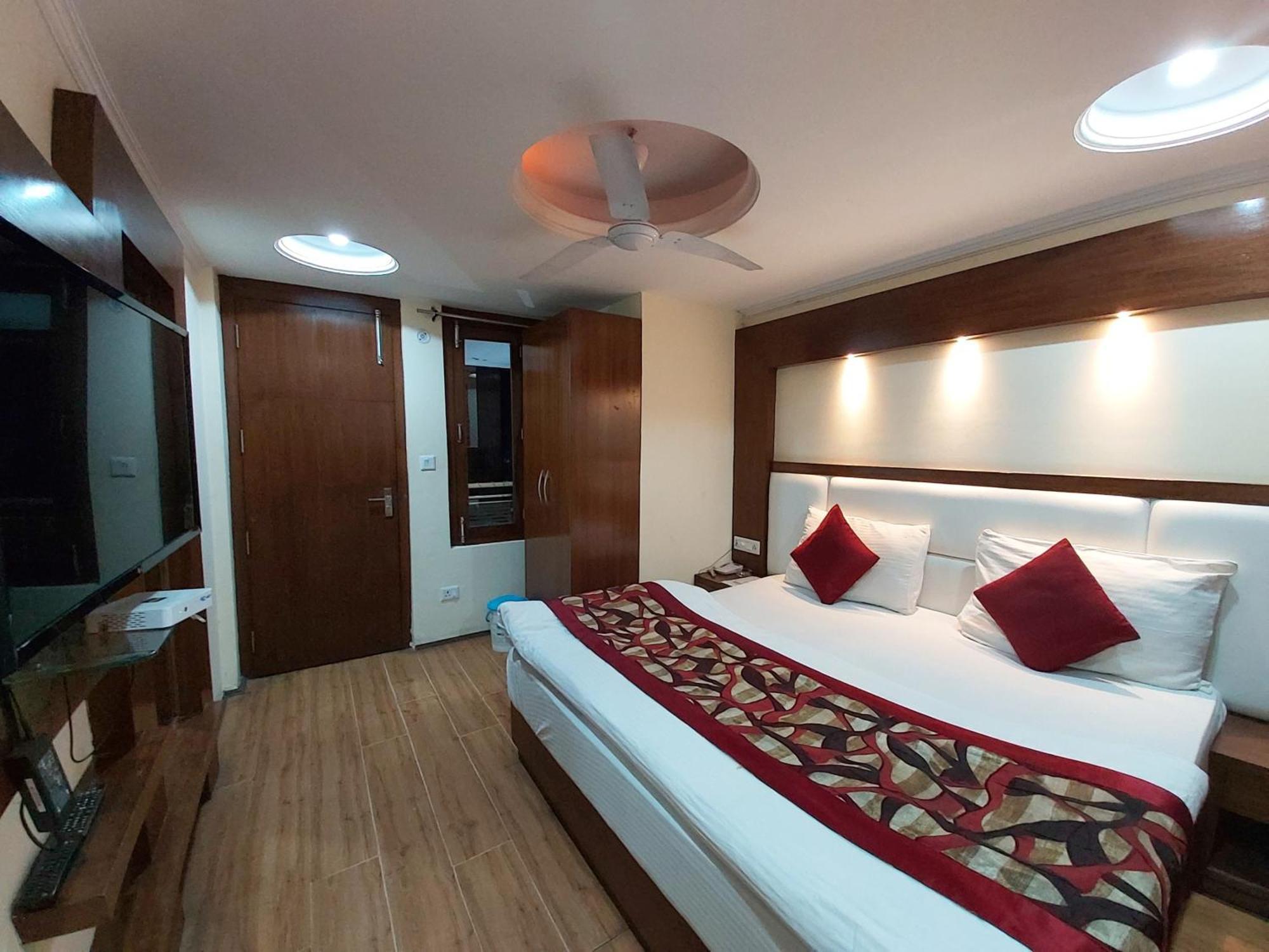 Goroomgo Moon Nainital Near Naini Lake - Parking & Lift Facilities -Hygiene And Spacious Room - Best Seller ภายนอก รูปภาพ