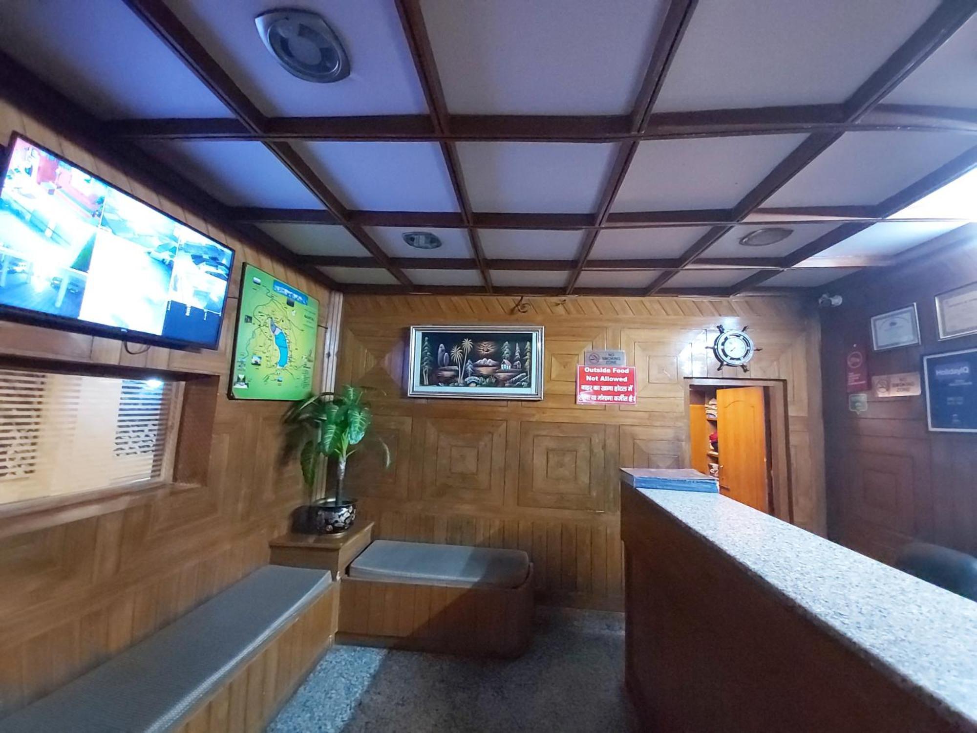 Goroomgo Moon Nainital Near Naini Lake - Parking & Lift Facilities -Hygiene And Spacious Room - Best Seller ภายนอก รูปภาพ